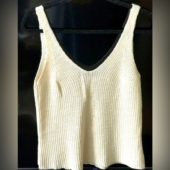 Faherty Tops - Faherty Brand Women Linen/Organic cotton Top. Size Small. Excellent condition.